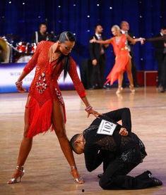 欧美女孩跳拉丁视频