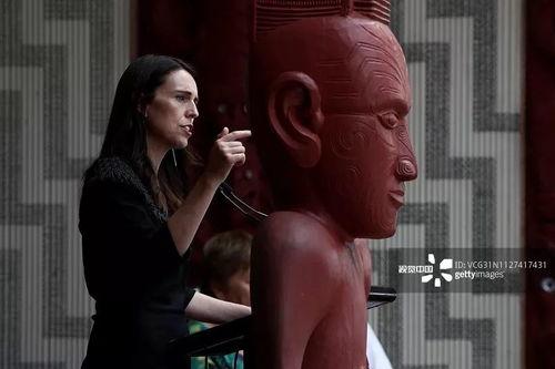 欧美女胖子吹笛子视频,胖也能吹出美妙的旋律