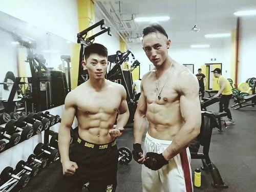 欧美腹肌男走路视频大全,行走间的肌肉魅力