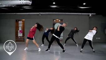 摆手的欧美舞蹈视频教学,跟随视频轻松学会舞步与节奏